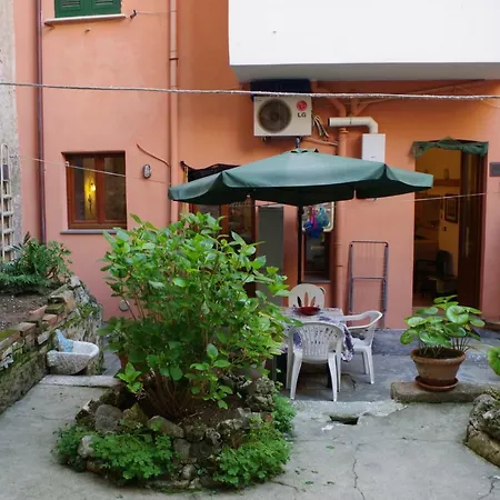 La Corte Tra I Carugi * Lerici